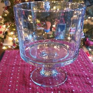 Trifle bowl with pedestal